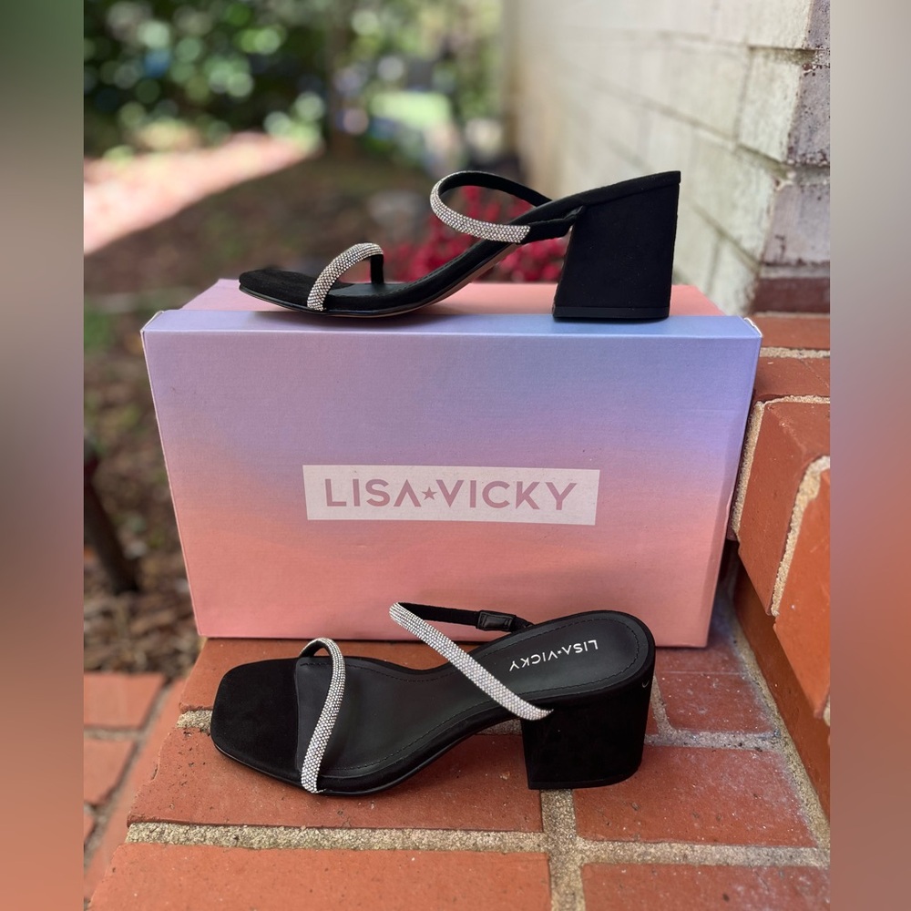 🆕 Lisa & Vickie Black Sandals with Silver Accents. 7